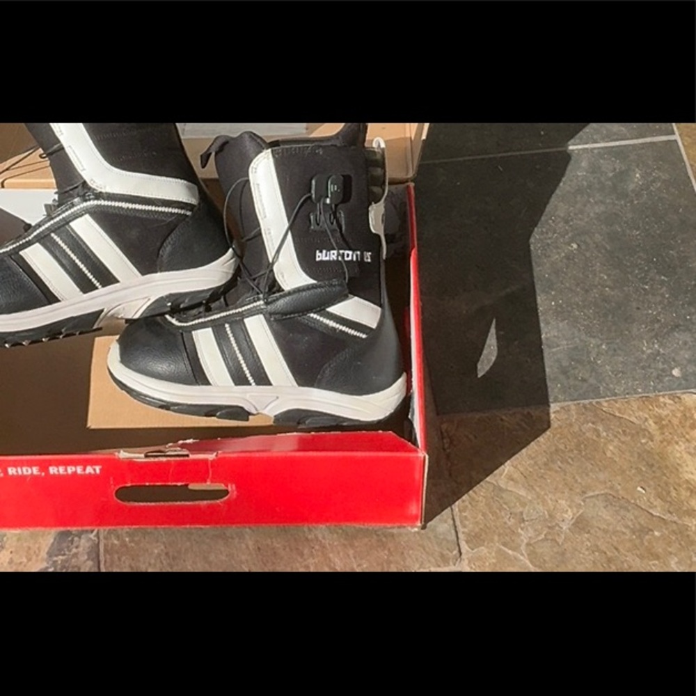 Burton Snowboard boots men's size 5